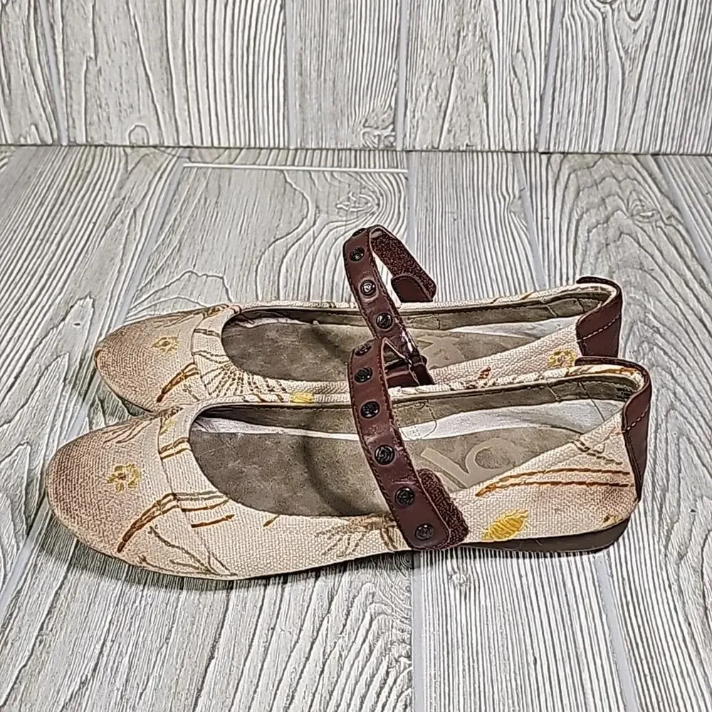 OTBT Brea Mushroom Mary Jane Embroidery Flats Womens Size 6.5 NEW